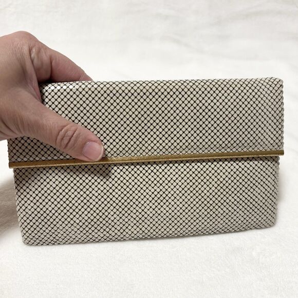 Vintage WHITING & DAVIS Champagne Gold Metallic Mesh Sequin Envelope Clutch - Picture 3 of 10
